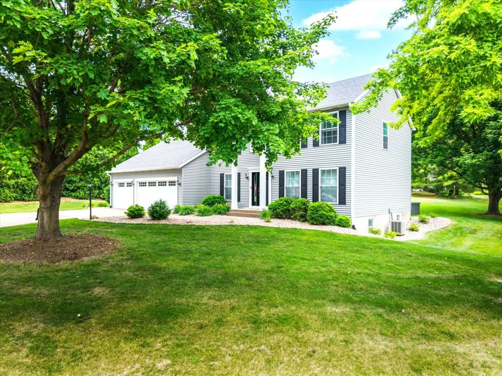 2520 Buckingham Avenue, Bettendorf