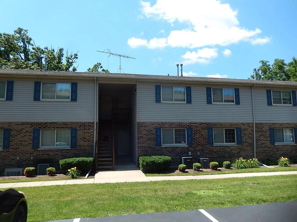 375 Woodridge Circle F, South Elgin