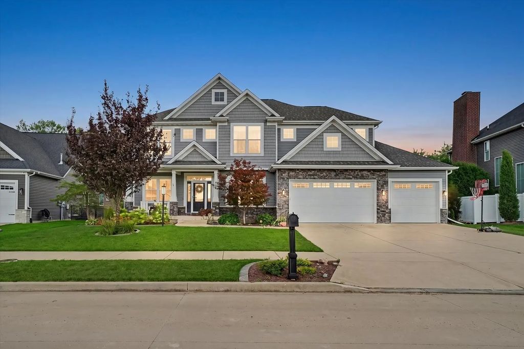 413 Lake Falls Boulevard, Savoy