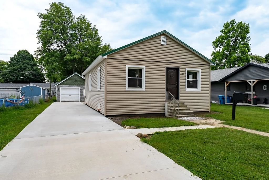 118 E Diller Street, Pontiac