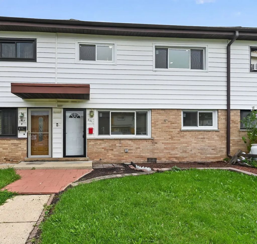 257 Dover Drive C, Des Plaines