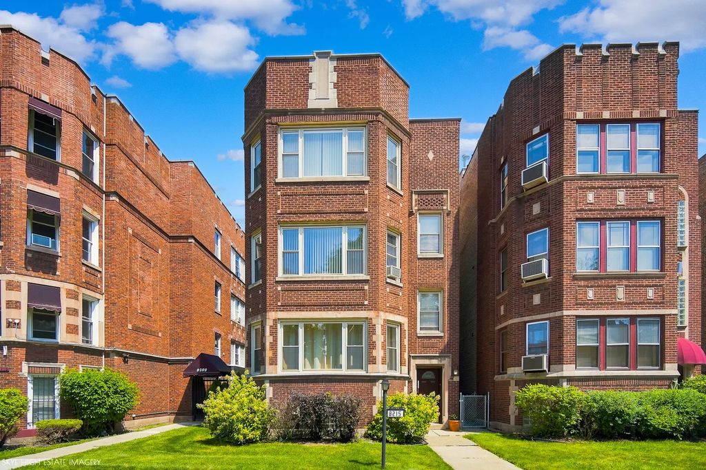 8215 S Evans Avenue, Chicago