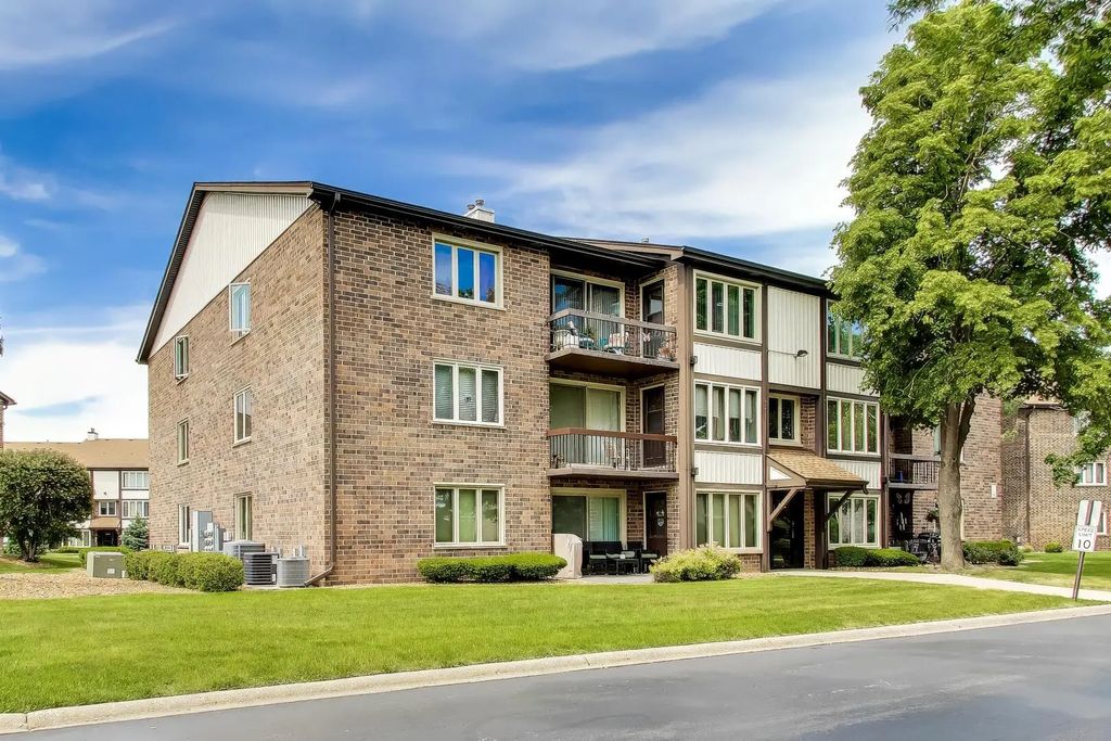 4932 Circle Court 502, Crestwood