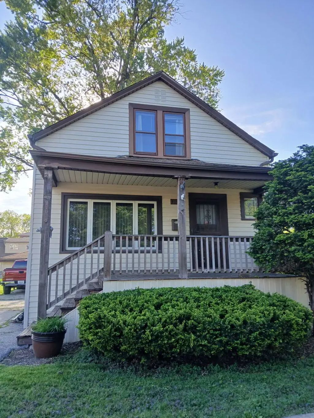 11028 S Sawyer Avenue, Chicago