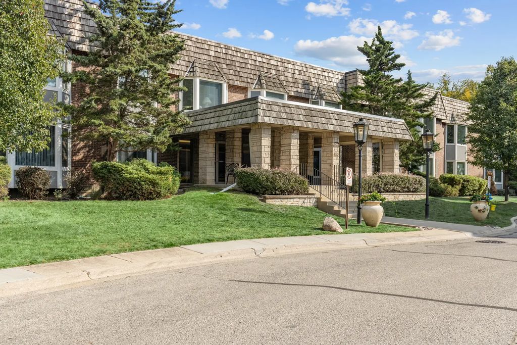 2300 Windsor Mall Court 2e, Park Ridge