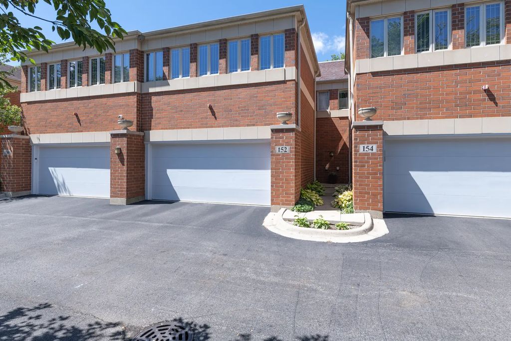 152 Finstad Drive, Libertyville