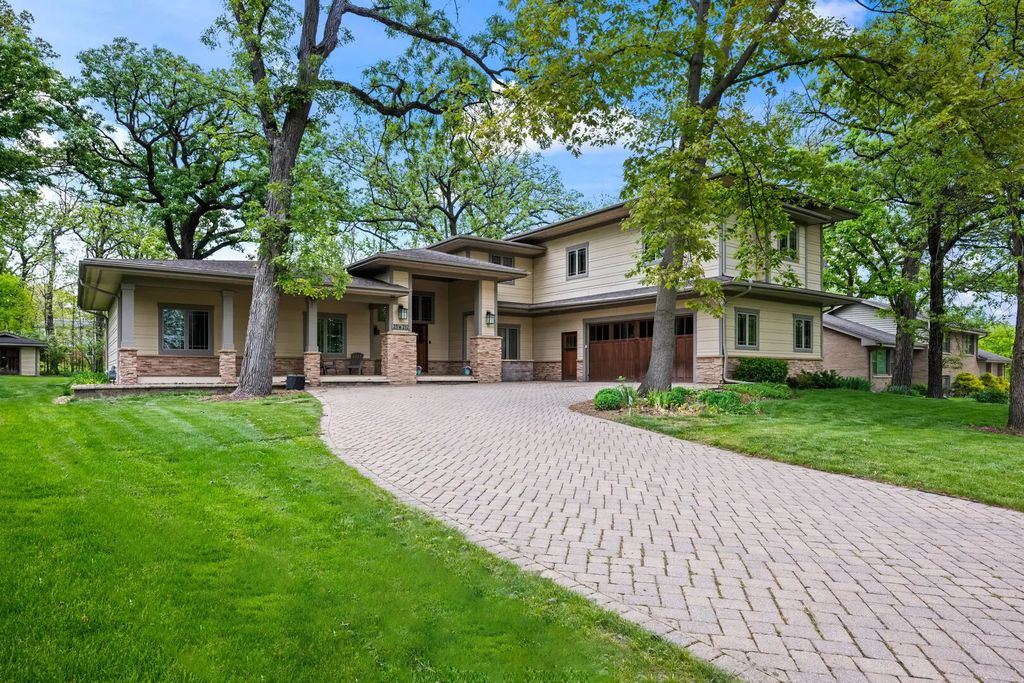 23w212 Blackcherry Lane, Glen Ellyn