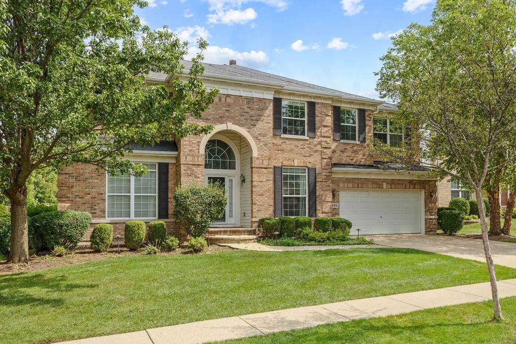 695 Easton Lane, Elk Grove Village