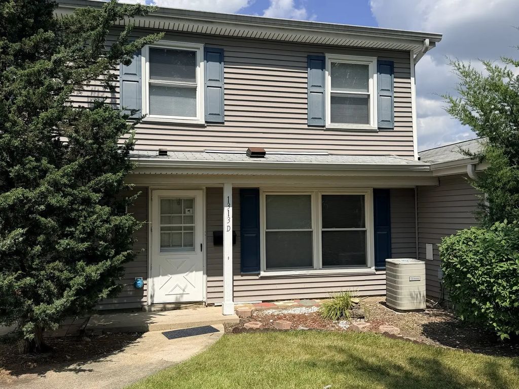 1313 Kingsbury Drive D, Hanover Park, 60133