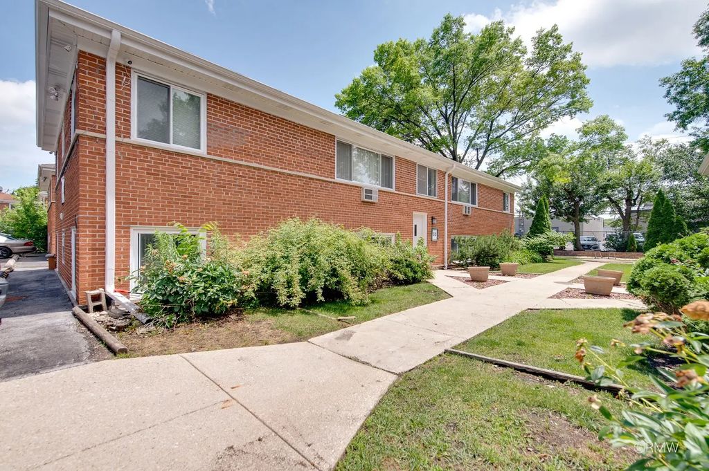 32 N Main Street 1n, Glen Ellyn