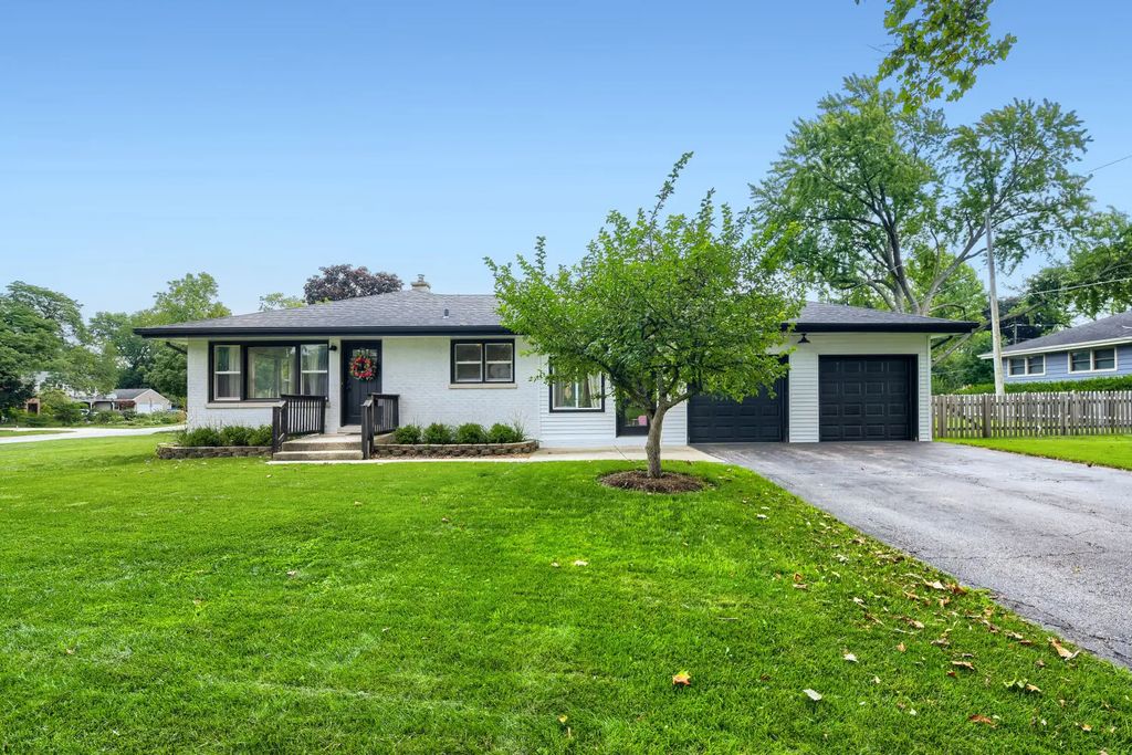 827 Lyford Lane, Wheaton
