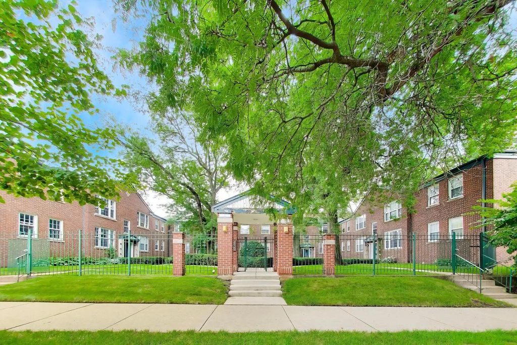 2417 W Fitch Avenue 1, Chicago, 60645