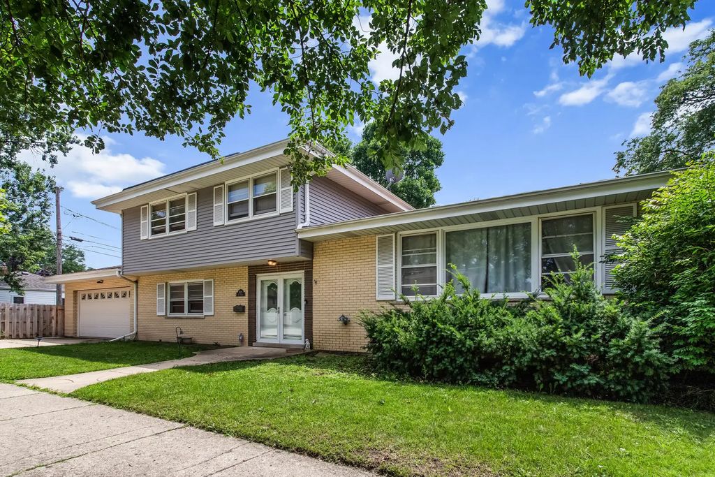 1525 Elm Street, Park Ridge