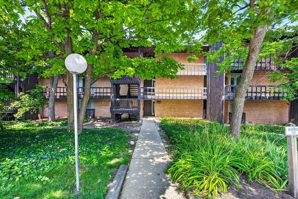 5603 Lakeside Drive 3c, Lisle