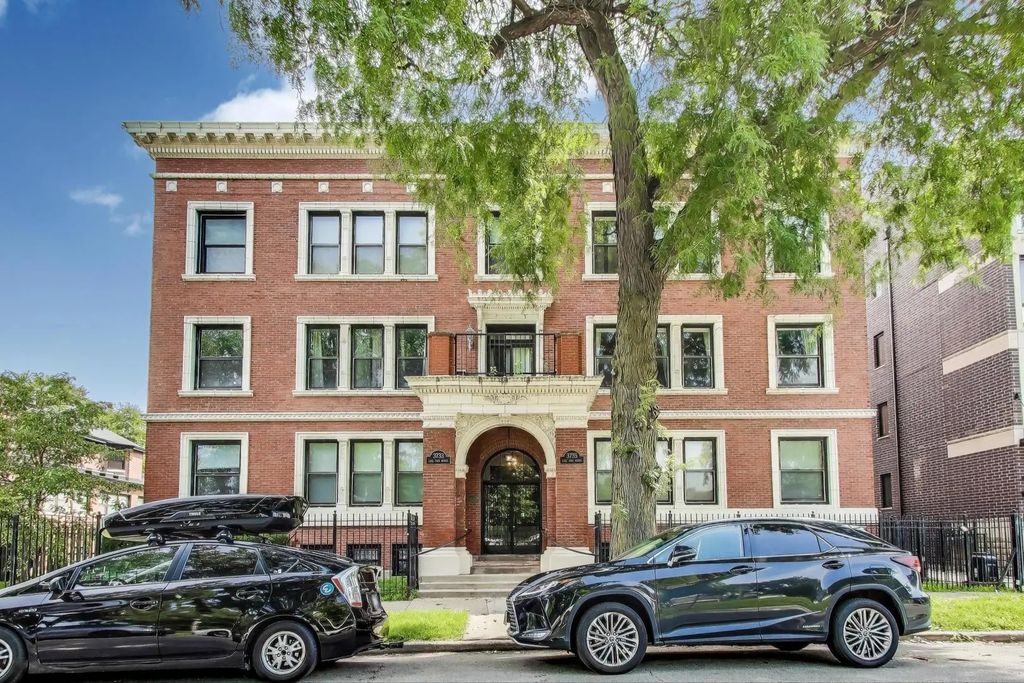 3735 S Lake Park Avenue G, Chicago