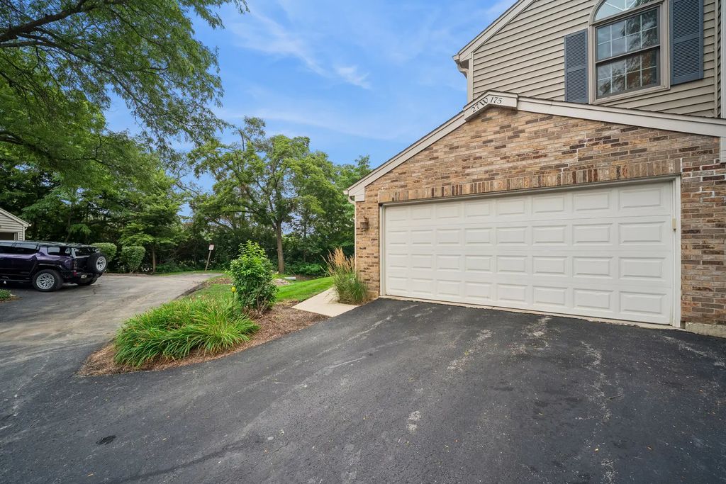27w175 Emerson Court, Winfield
