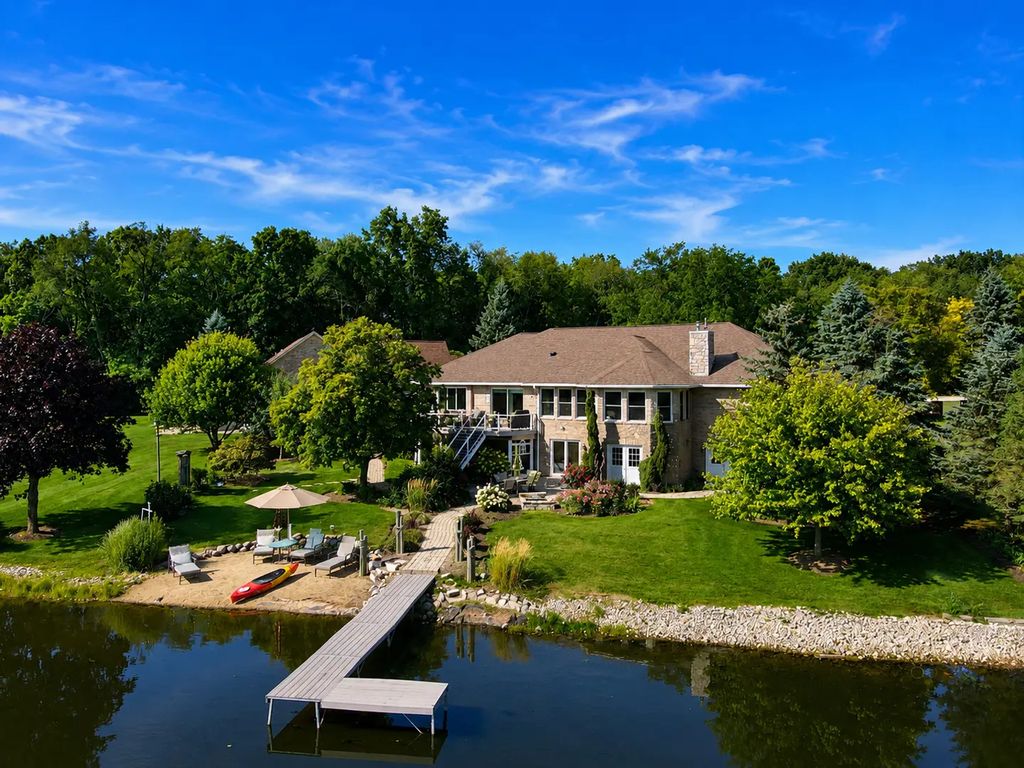 115 Cardinal Court, Island Lake