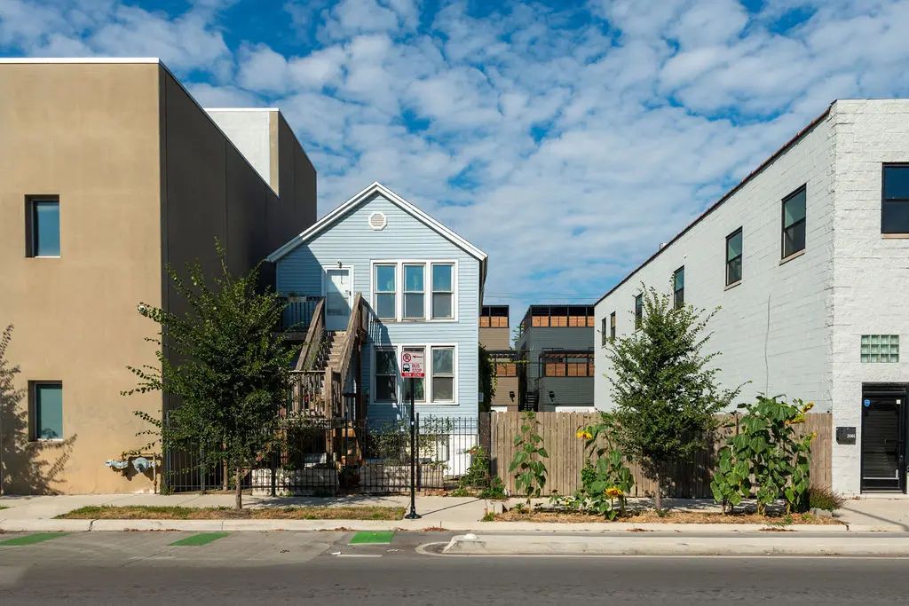 2050 W Grand Avenue, Chicago, 60612