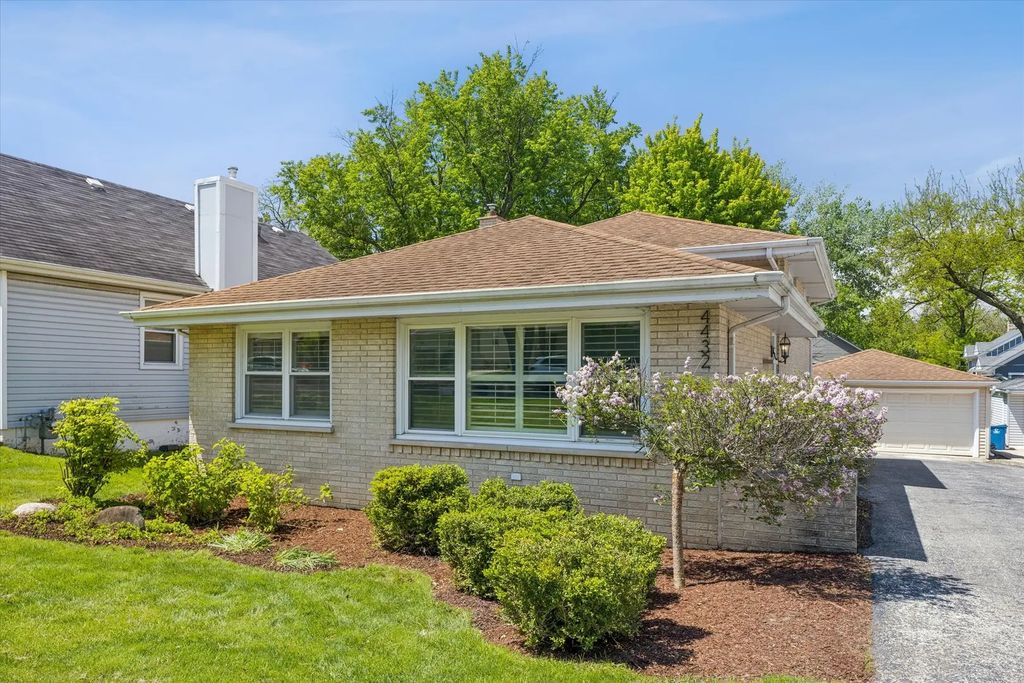 4432 Wilson Avenue, Downers Grove