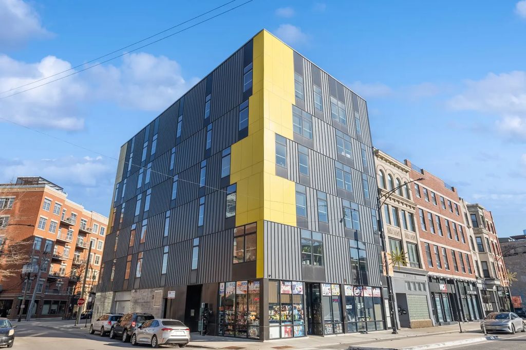 713 N Milwaukee Avenue 305, Chicago