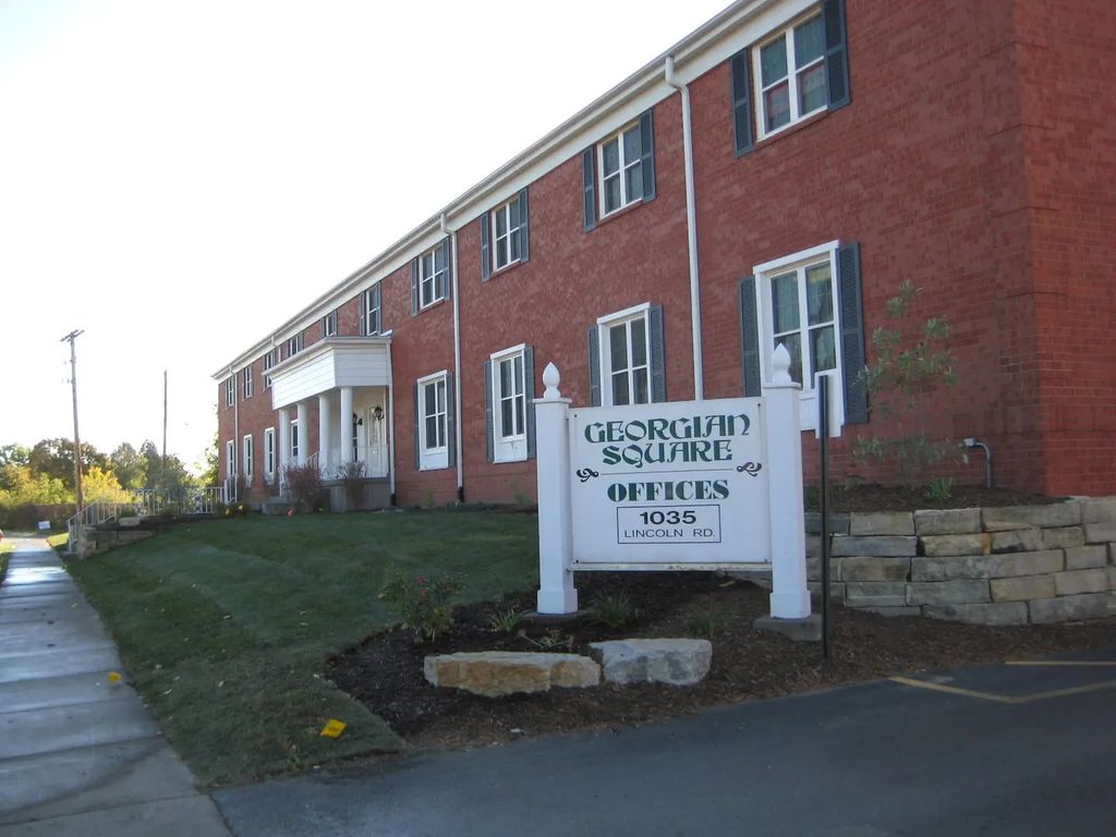 1035 Lincoln Road 204, Bettendorf