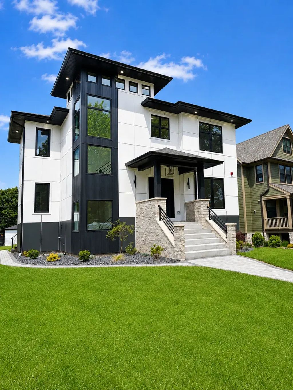 704 Monroe Avenue, River Forest