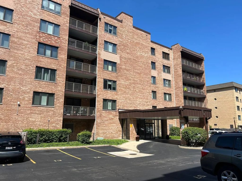 901 Center Street A409, Des Plaines