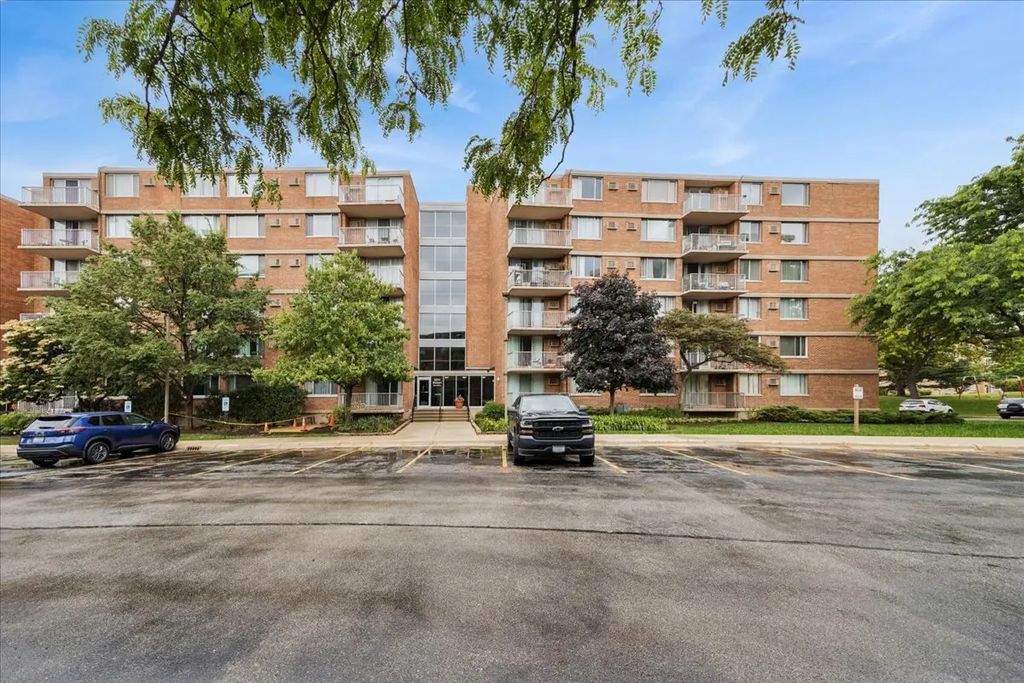 2211 S Stewart Avenue 6d, Lombard