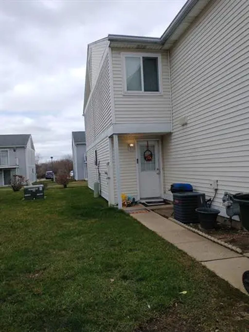 489 Meadow Green Lane 489, Round Lake Beach
