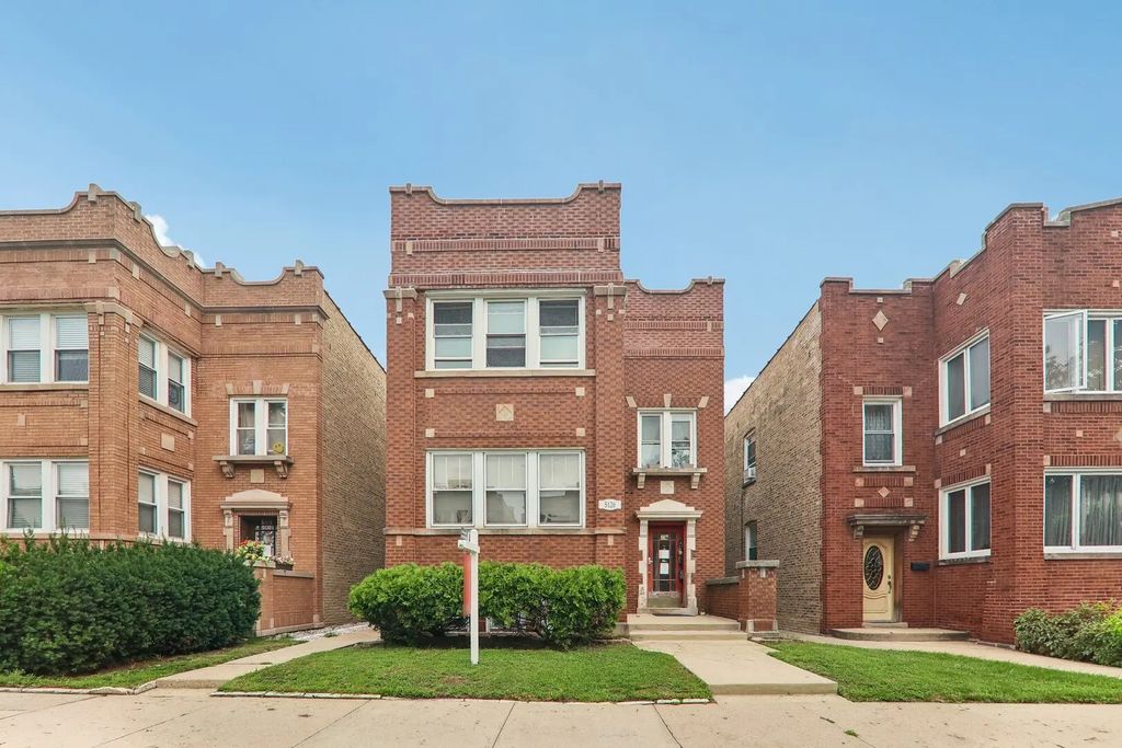 5126 W Cullom Avenue, Chicago