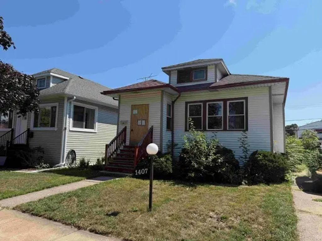 1407 S 16th Avenue, Maywood