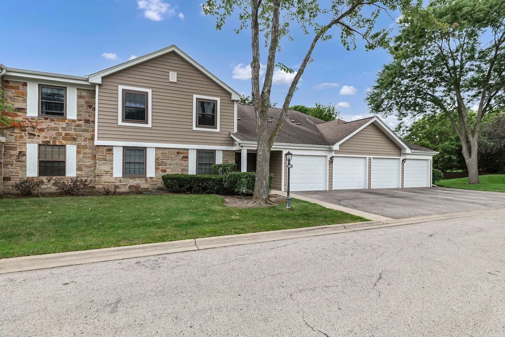 275 Kings Mill Court C2, Schaumburg