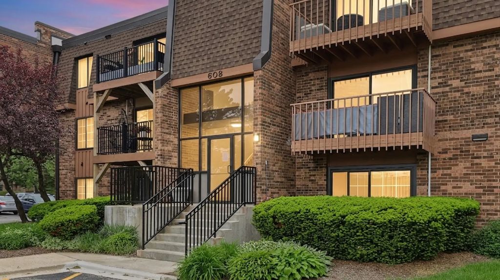 608 Waterford Road 1b, Schaumburg