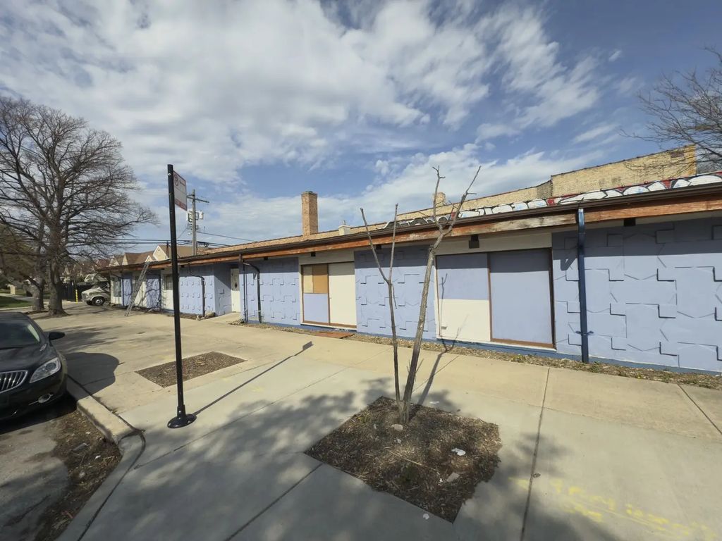 5724 W Diversey Avenue, Chicago