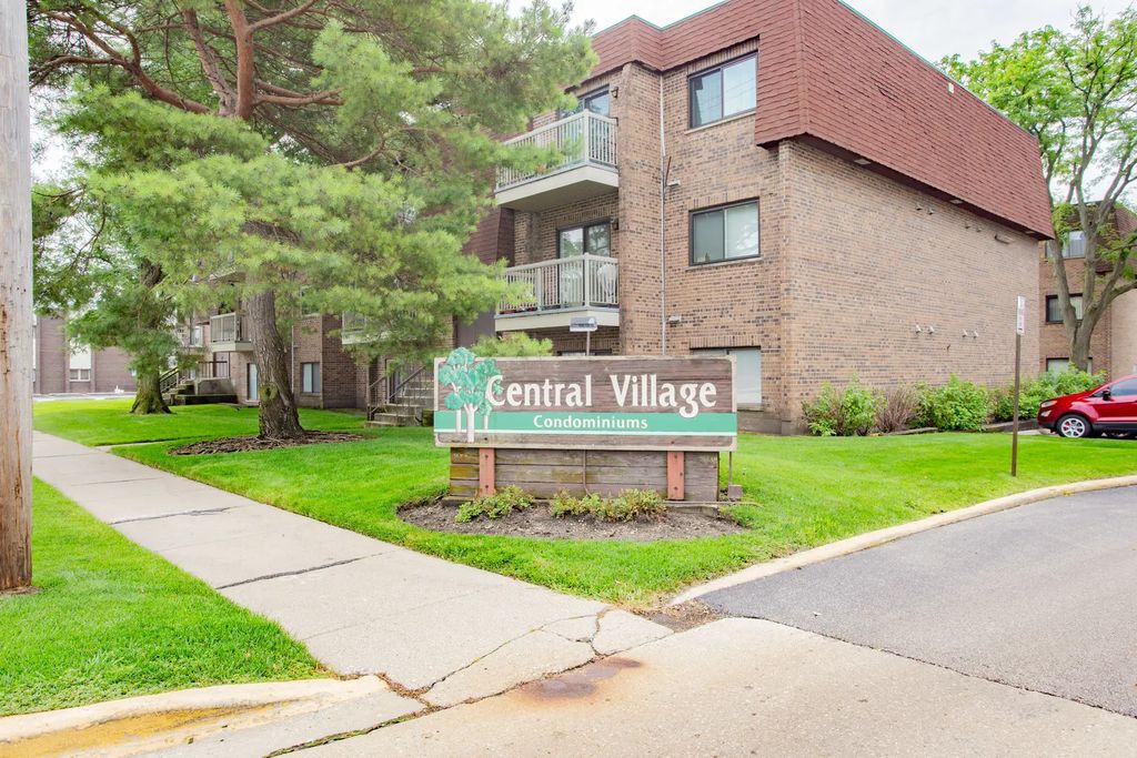 701 W Central Road B4, Mount Prospect