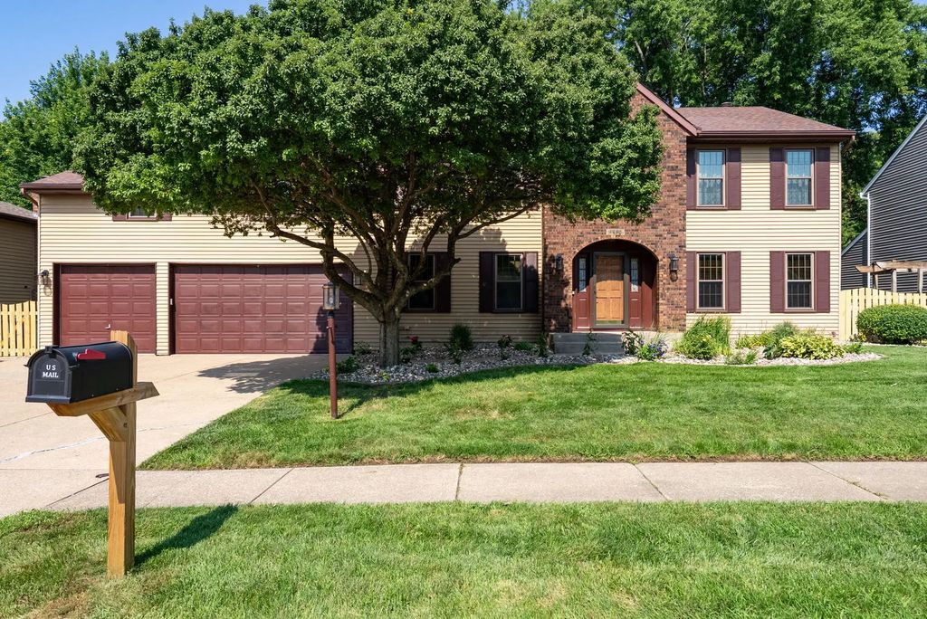 4490 Hamilton Drive, Bettendorf