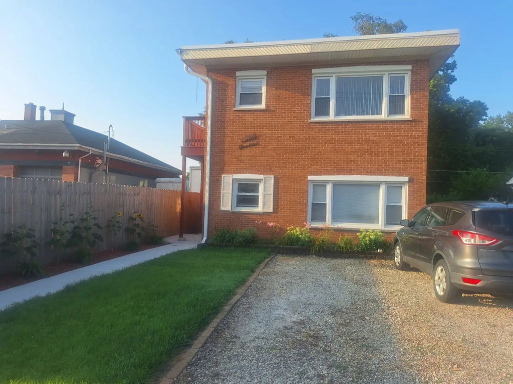 1995 Howard Street 1r, Des Plaines