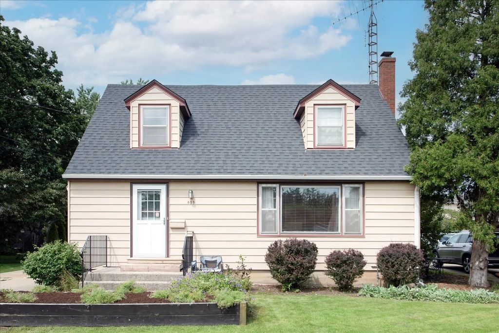 309 E Sunset Place, DeKalb