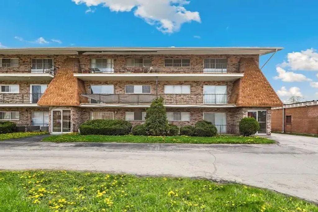 15335 Martin Luther King Jr Drive 21, Dolton