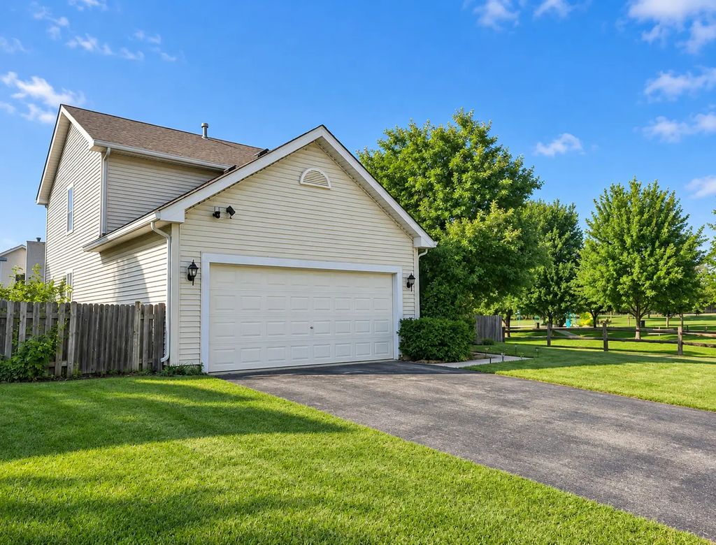 1202 E Greystone Drive, Round Lake Beach