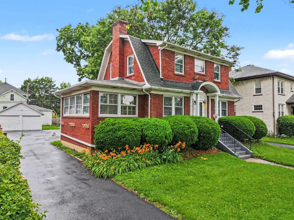 24 N Belmont Avenue, Arlington Heights