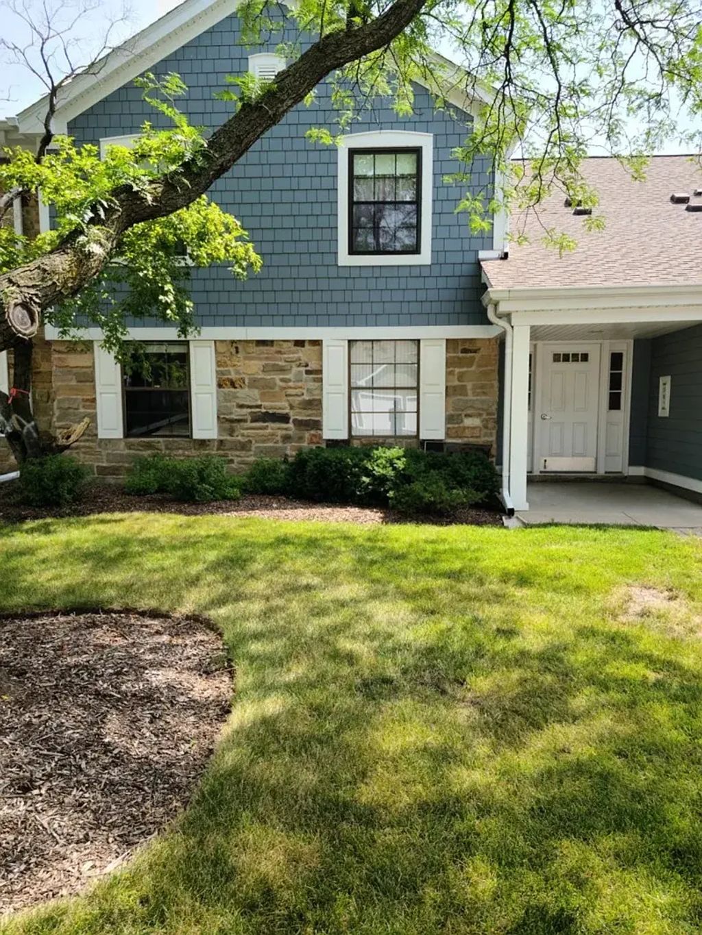 221 Hawthorne Court C1, Schaumburg