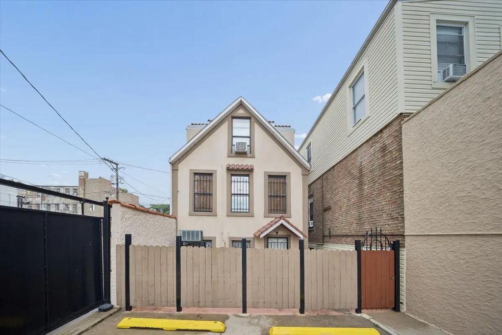 2519 S Kedzie Avenue, Chicago