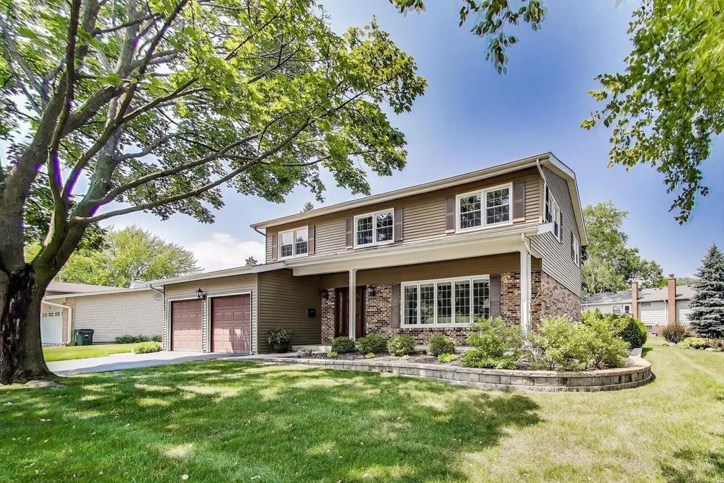 206 W Hintz Road, Arlington Heights