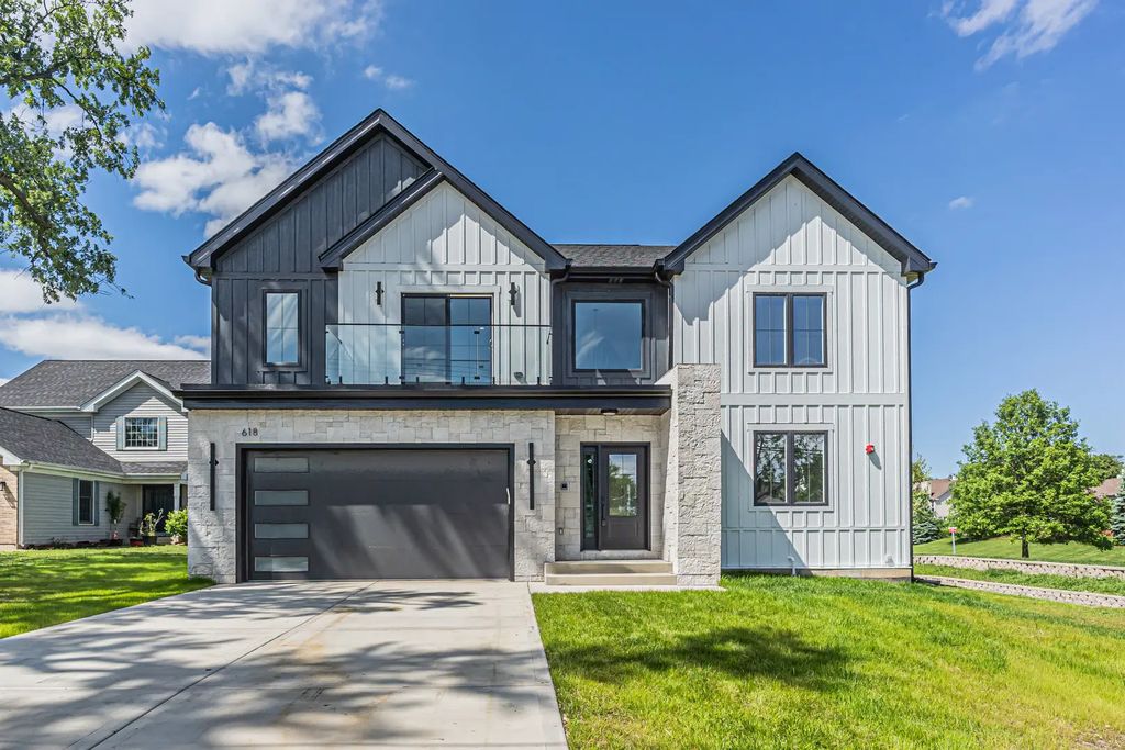 618 W Meadow Avenue, Lombard