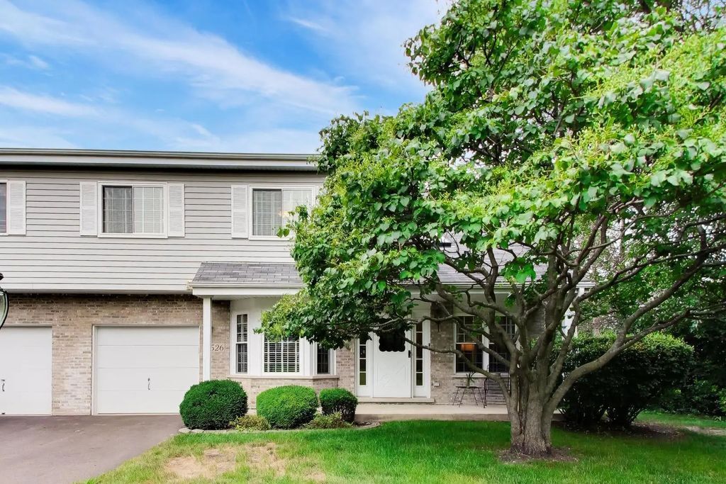 3526 Frontenac Court, Aurora