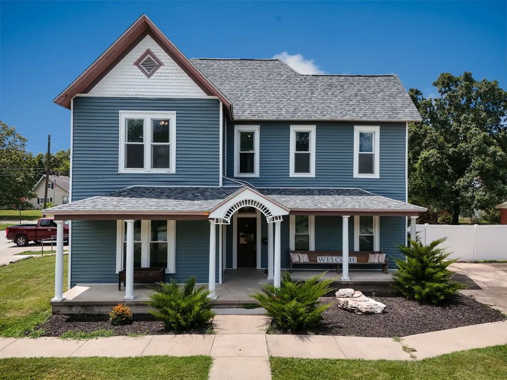 741 S Division Street, Carterville