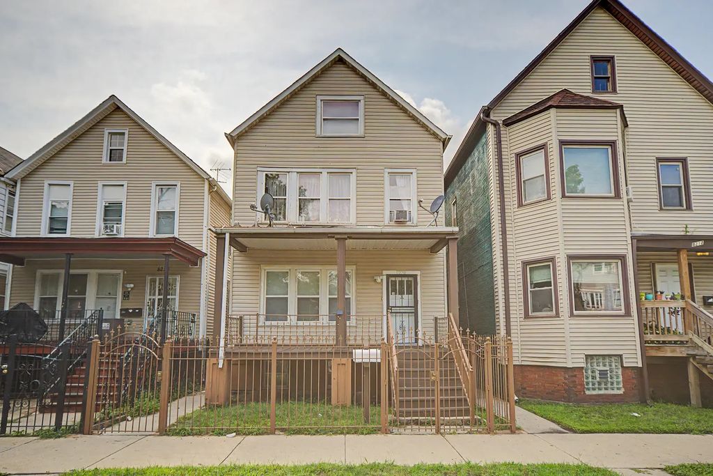 8220 S Houston Avenue, Chicago, 60617