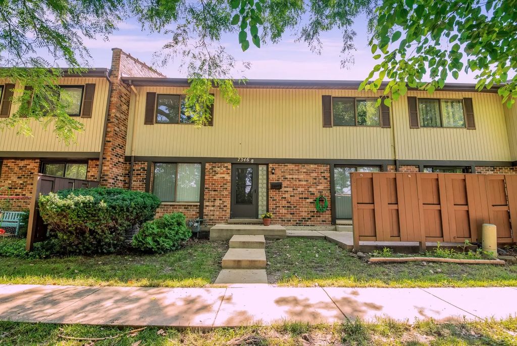 7346 Country Creek Way 8, Downers Grove