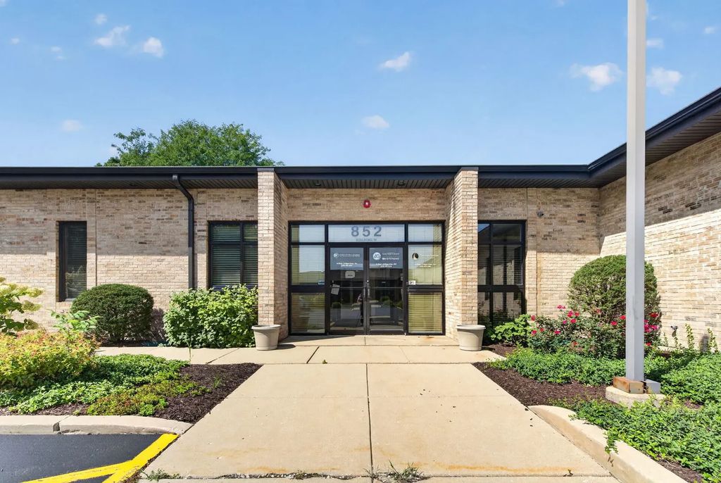 852 W Bartlett Road, Bartlett